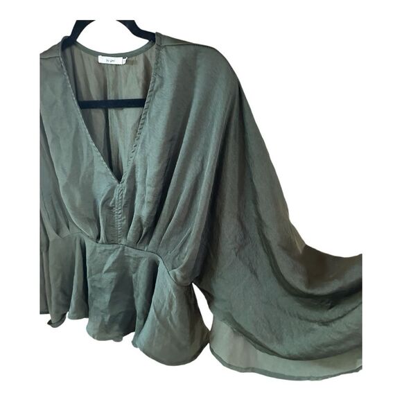 Mi Ami from Francesca’s. Flowy green blouse with airy sleeves. Women’s Medium - Picture 3 of 6